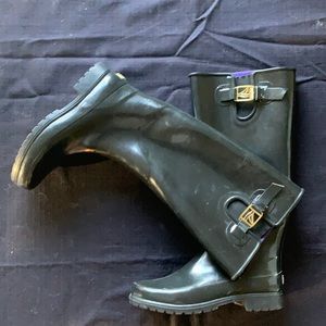 Black rainboots